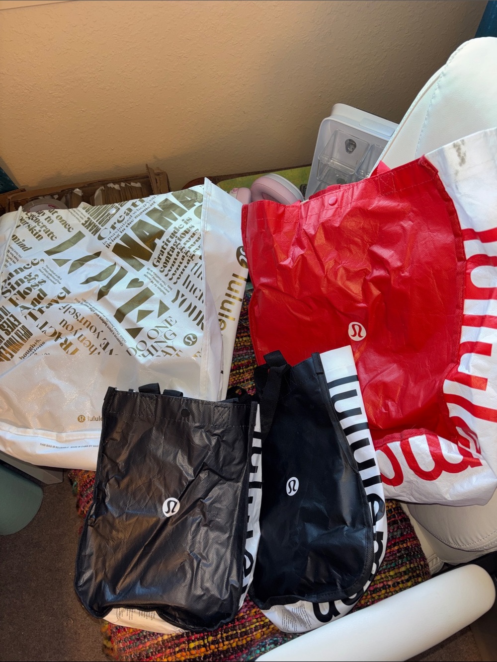 Lululemon Reusable bags. Two large two medium.